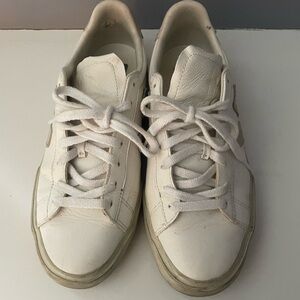 Veja campo (white with beige suede detail) - women’s size 8